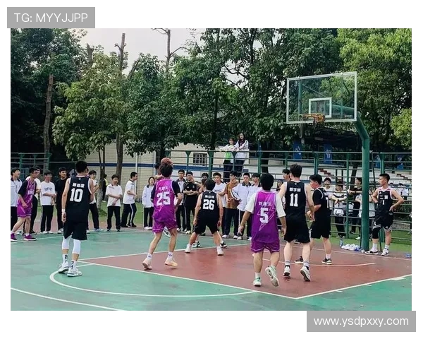 篮球点燃青春激情展现团队力量让拼搏与梦想在赛场上闪耀