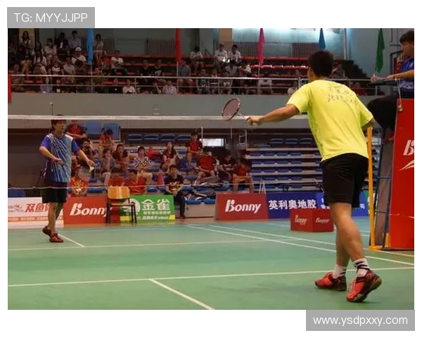 南京与重庆羽毛球队赛后复盘分析比赛经验与战术调整探讨